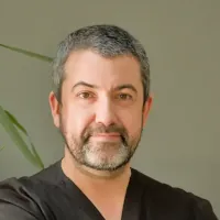 Dr. Christian Islas